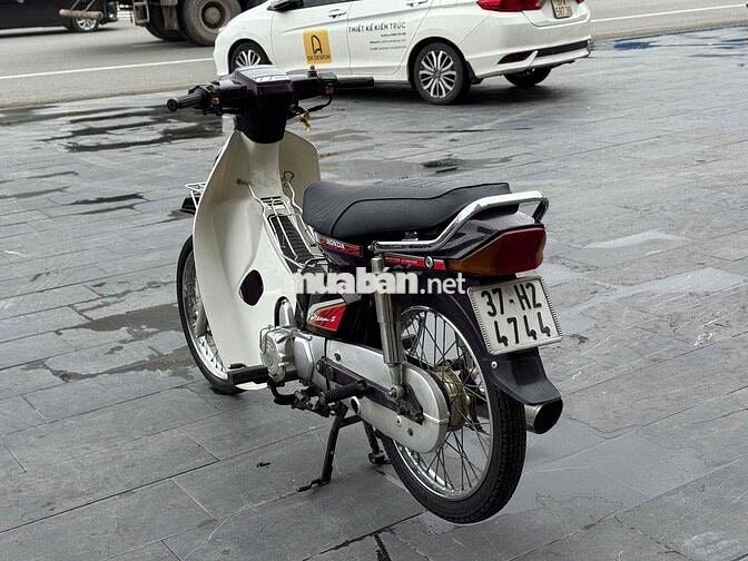 Honda Dream Tím trắng