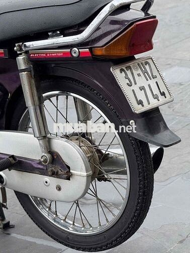 Honda Dream Tím trắng