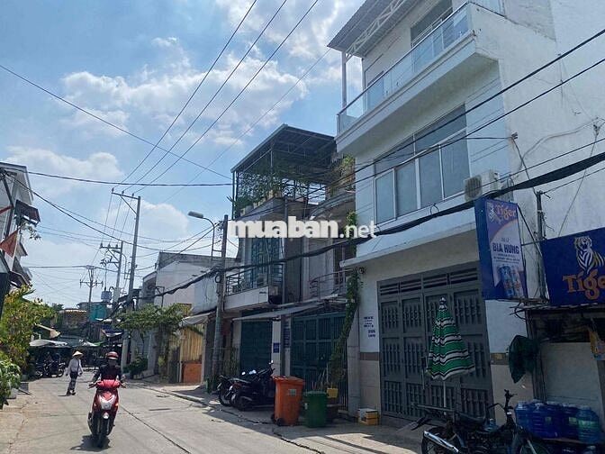 Phòng ban-con MT C3 Phạm Hùng 28m2 5,8 triệu full nội thất