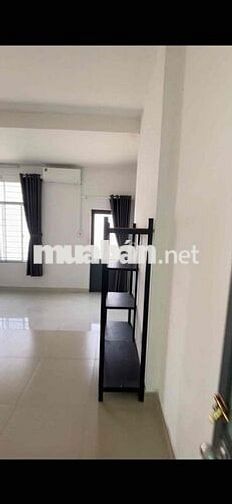 Phòng ban-con MT C3 Phạm Hùng 28m2 5,8 triệu full nội thất