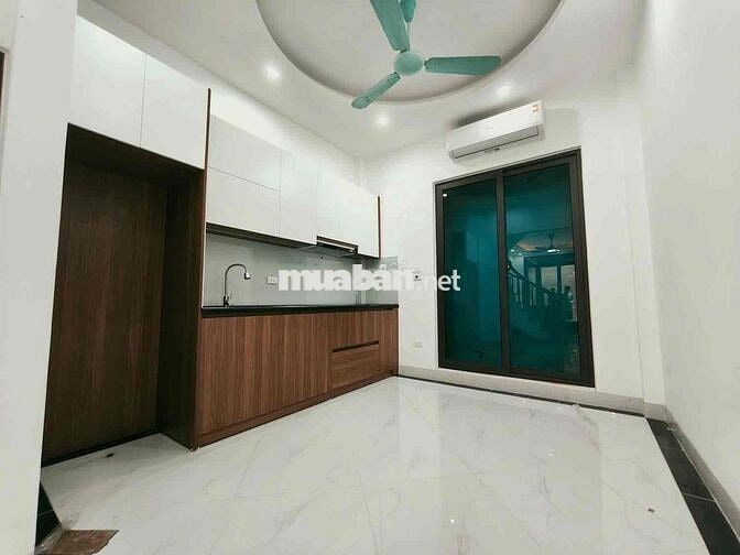 LĨNH NAM NHÀ HIẾM - OTO ĐỖ CỬA