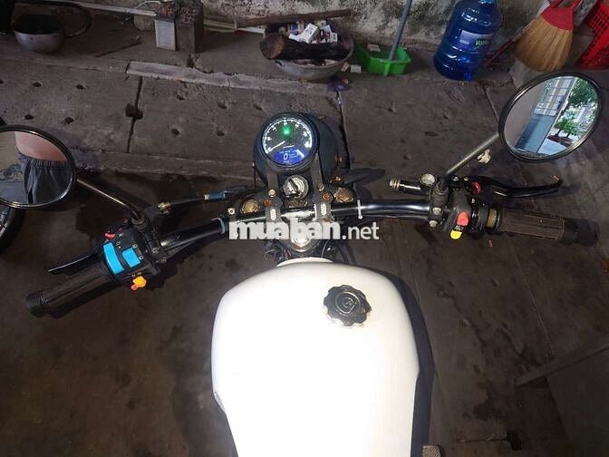 SYM Tracker Trắng Đen