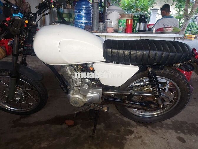 SYM Tracker Trắng Đen