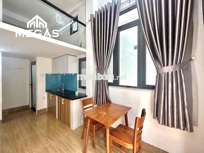 Căn Hộ Gác Cao Full Nội Thất Có Ban Công Cửa Sổ Trời
