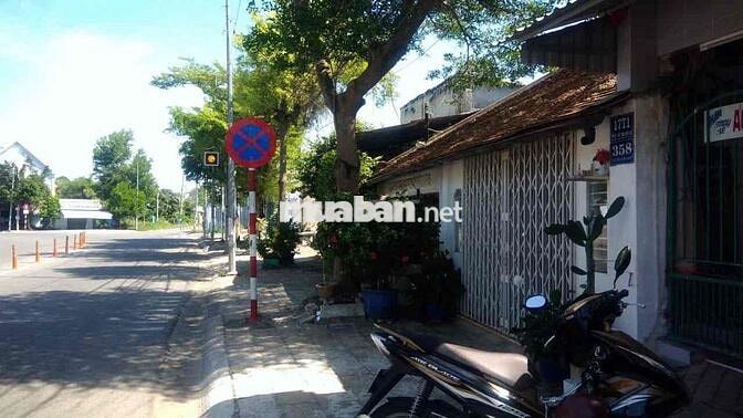 BÁN GẤP NHÀ PHỐ MẶT TIỀN THỊ TRẤN