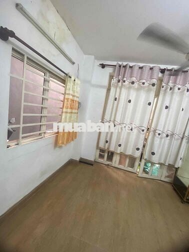 Em cần cho thuê 2 phòng ngủ trong nhà nguyên căn, ở dương quảng hàm gò