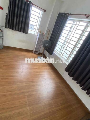Em cần cho thuê 2 phòng ngủ trong nhà nguyên căn, ở dương quảng hàm gò