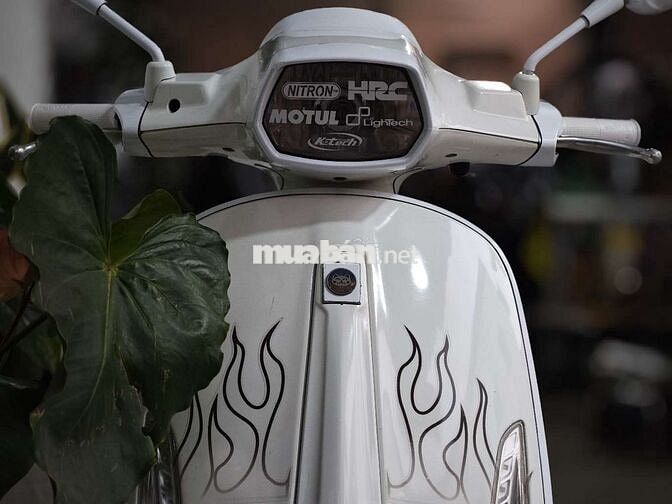 Piaggio vespa up bản giới hạn Justin Bieber Trắng