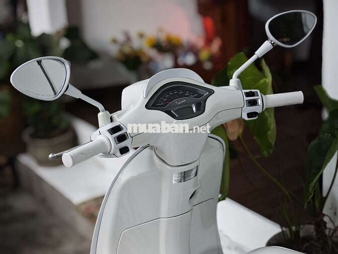 Piaggio vespa up bản giới hạn Justin Bieber Trắng