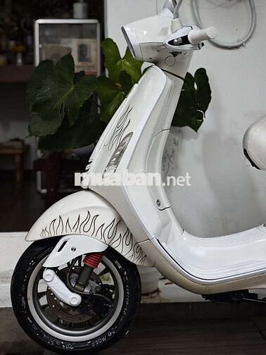 Piaggio vespa up bản giới hạn Justin Bieber Trắng