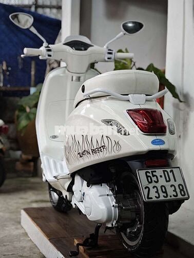 Piaggio vespa up bản giới hạn Justin Bieber Trắng