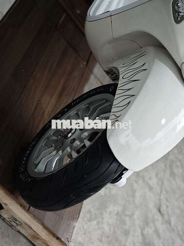 Piaggio vespa up bản giới hạn Justin Bieber Trắng