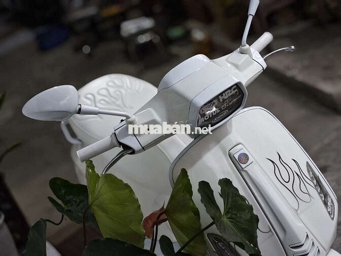 Piaggio vespa up bản giới hạn Justin Bieber Trắng