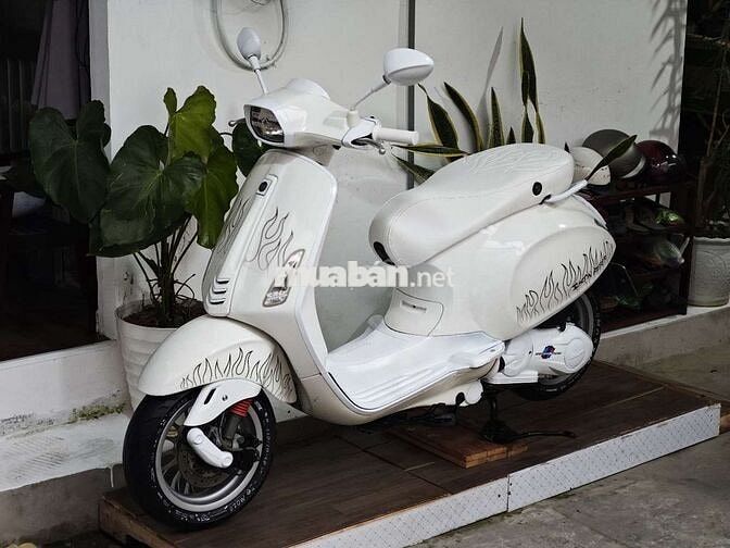 Piaggio vespa up bản giới hạn Justin Bieber Trắng