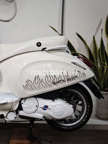 Piaggio vespa up bản giới hạn Justin Bieber Trắng