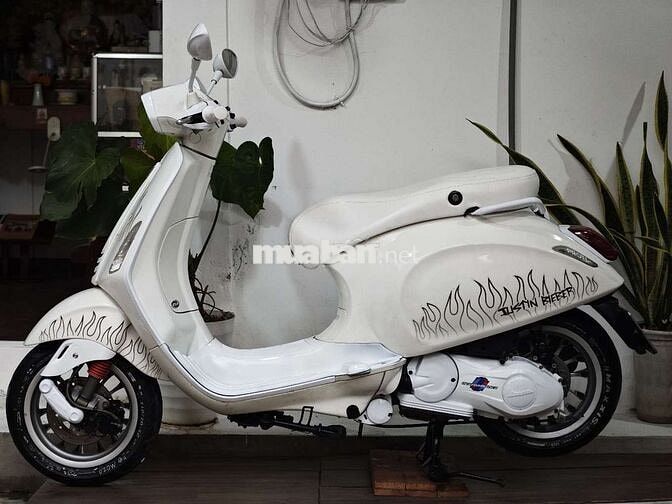 Piaggio vespa up bản giới hạn Justin Bieber Trắng