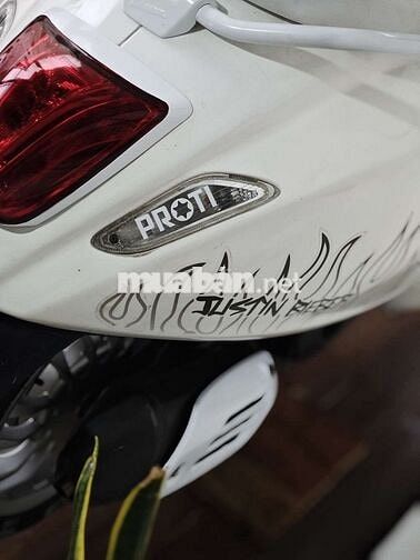 Piaggio vespa up bản giới hạn Justin Bieber Trắng