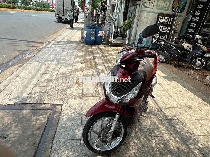Honda Vision màu Đỏ