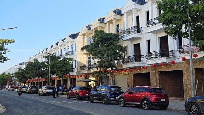 Chỉ 150 triệu, Bán nhà phố 3 tầng, DT đất 63 m2, Chỉ 3 tỷ