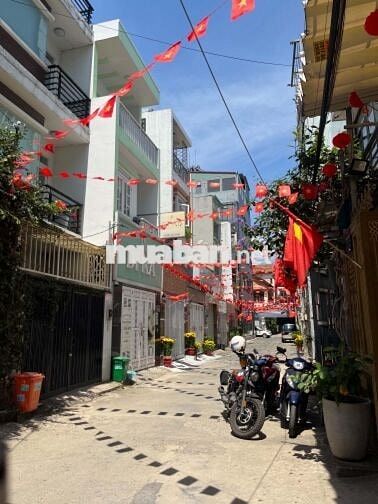 BIỆT THỰ CHO THUÊ LÀM VĂN PHÒNG/SHOWROOM TẠI THỦ ĐỨC (CÓ TẦNG HẦM)