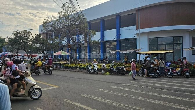 Bán nhà mặt tiền chợ Tân Phú ngay bến xe Tân Phú Đồng Nai. Tiện kinh d