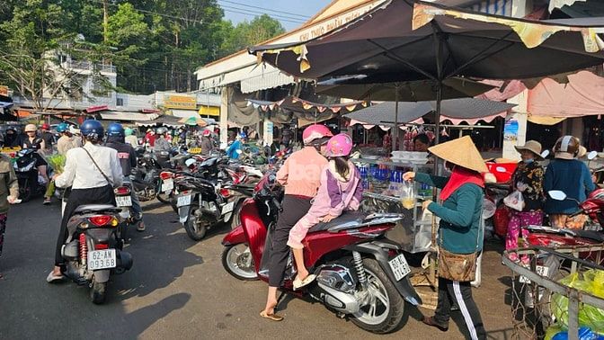 Bán nhà mặt tiền chợ Tân Phú ngay bến xe Tân Phú Đồng Nai. Tiện kinh d