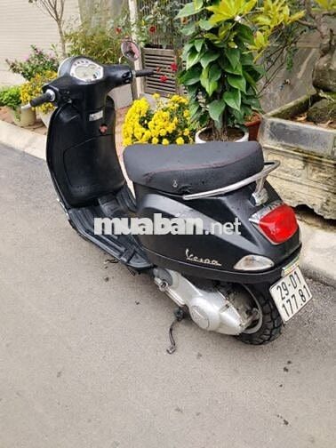 Piaggio Vespa màu Đen