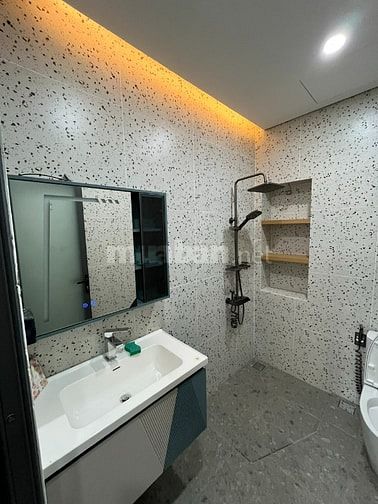 Cho thuê tầng Lững nhà Mặt tiền đường Phan Ngữ