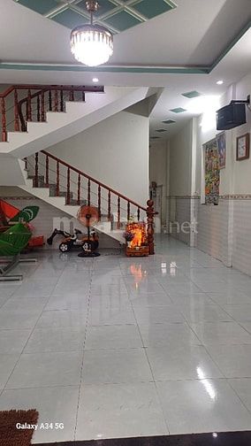 Nhà cho thuê nguyên căn 5x20 . Nhà sạch dịn vào là ở