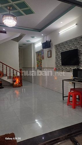 Nhà cho thuê nguyên căn 5x20 . Nhà sạch dịn vào là ở