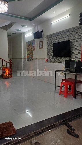 Nhà cho thuê nguyên căn 5x20 . Nhà sạch dịn vào là ở