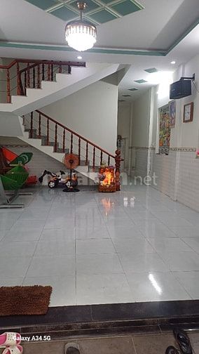 Nhà cho thuê nguyên căn 5x20 . Nhà sạch dịn vào là ở