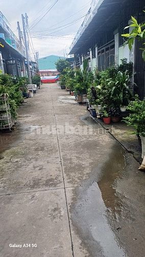 Nhà cho thuê nguyên căn 5x20 . Nhà sạch dịn vào là ở