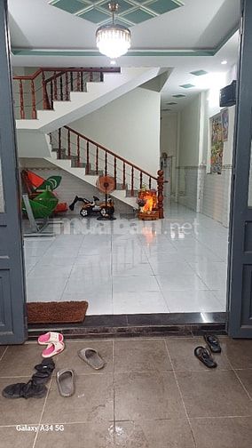 Nhà cho thuê nguyên căn 5x20 . Nhà sạch dịn vào là ở