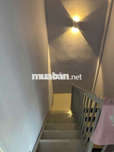 Phòng Mới , toilet trong, lầu 1, giờ tự do