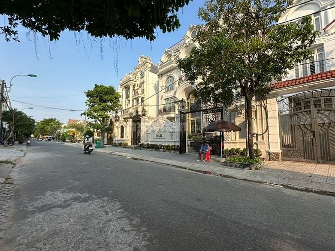 BIỆT THỰ MỚI ĐẸP KHU TÊN LỬA | 20 X 20M, 3 TẤM, 55 TỶ | GẦN AEON MALL
