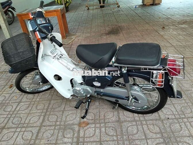 Honda Super Cub 50 Trắng, Đen