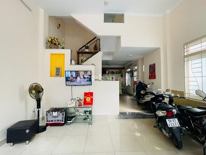 NHÀ NGAY KINH ĐÔ THỜI TRANG - LÊ VĂN SỸ