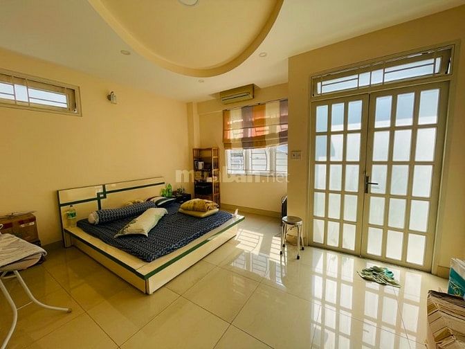 NHÀ NGAY KINH ĐÔ THỜI TRANG - LÊ VĂN SỸ