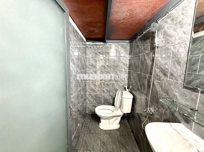 Phòng bancol cửa sổ trời có máy lạnh gần Cv Làng Hoa giá rẻ
