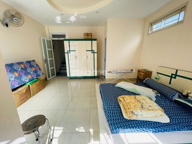 NHÀ NGAY KINH ĐÔ THỜI TRANG - LÊ VĂN SỸ