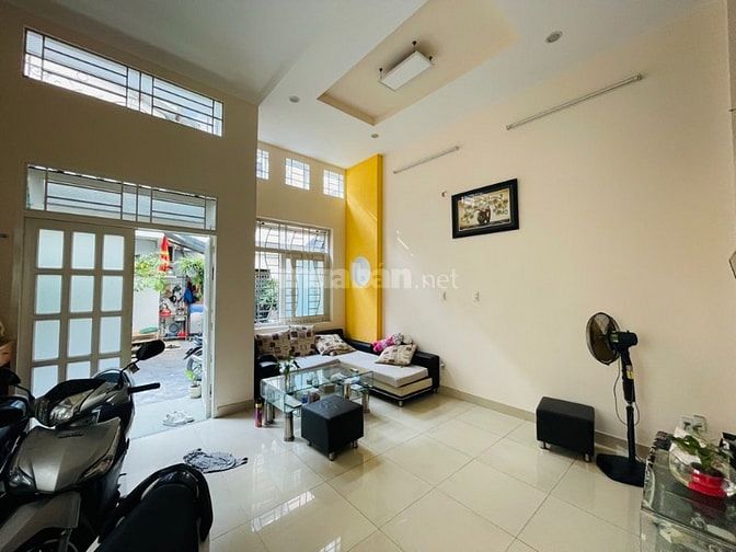 NHÀ NGAY KINH ĐÔ THỜI TRANG - LÊ VĂN SỸ