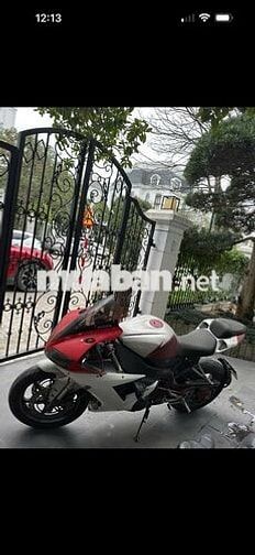 Yamaha R1 cá mập Đỏ, Trắng, Bạc