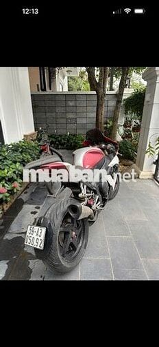 Yamaha R1 cá mập Đỏ, Trắng, Bạc