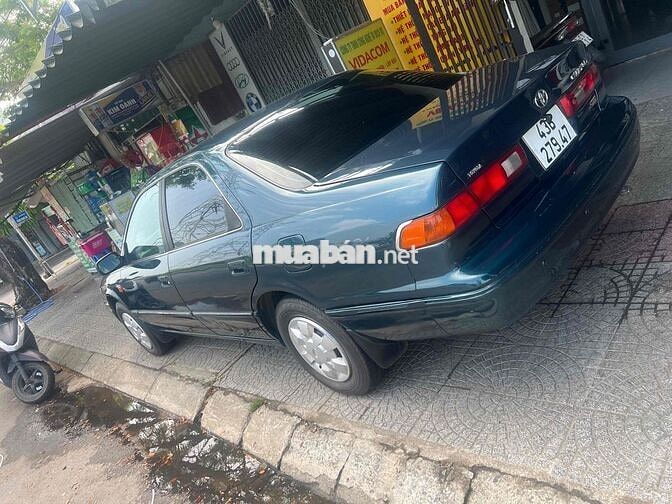 Toyota Camry Xanh đậm