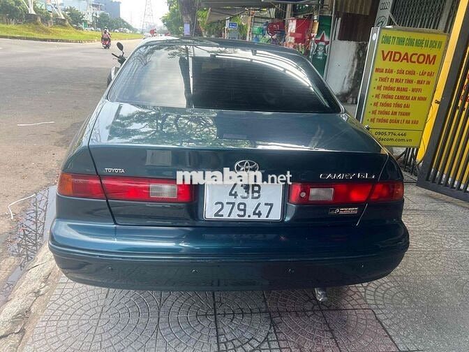 Toyota Camry Xanh đậm