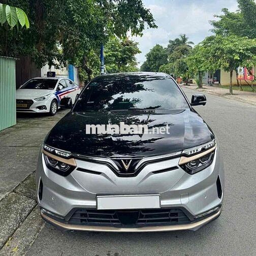 Xe điện VinFast VF 8 Bạc/Đen