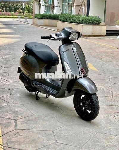Vespa Sprint up xám lambo