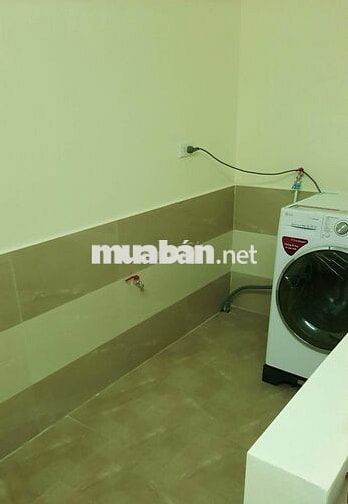 Cho thuê phòng trọ Ngã Tư Sở chỉ 2tr3 vào ở được luôn