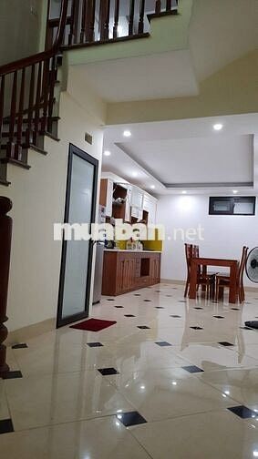 Cho thuê phòng trọ Ngã Tư Sở chỉ 2tr3 vào ở được luôn